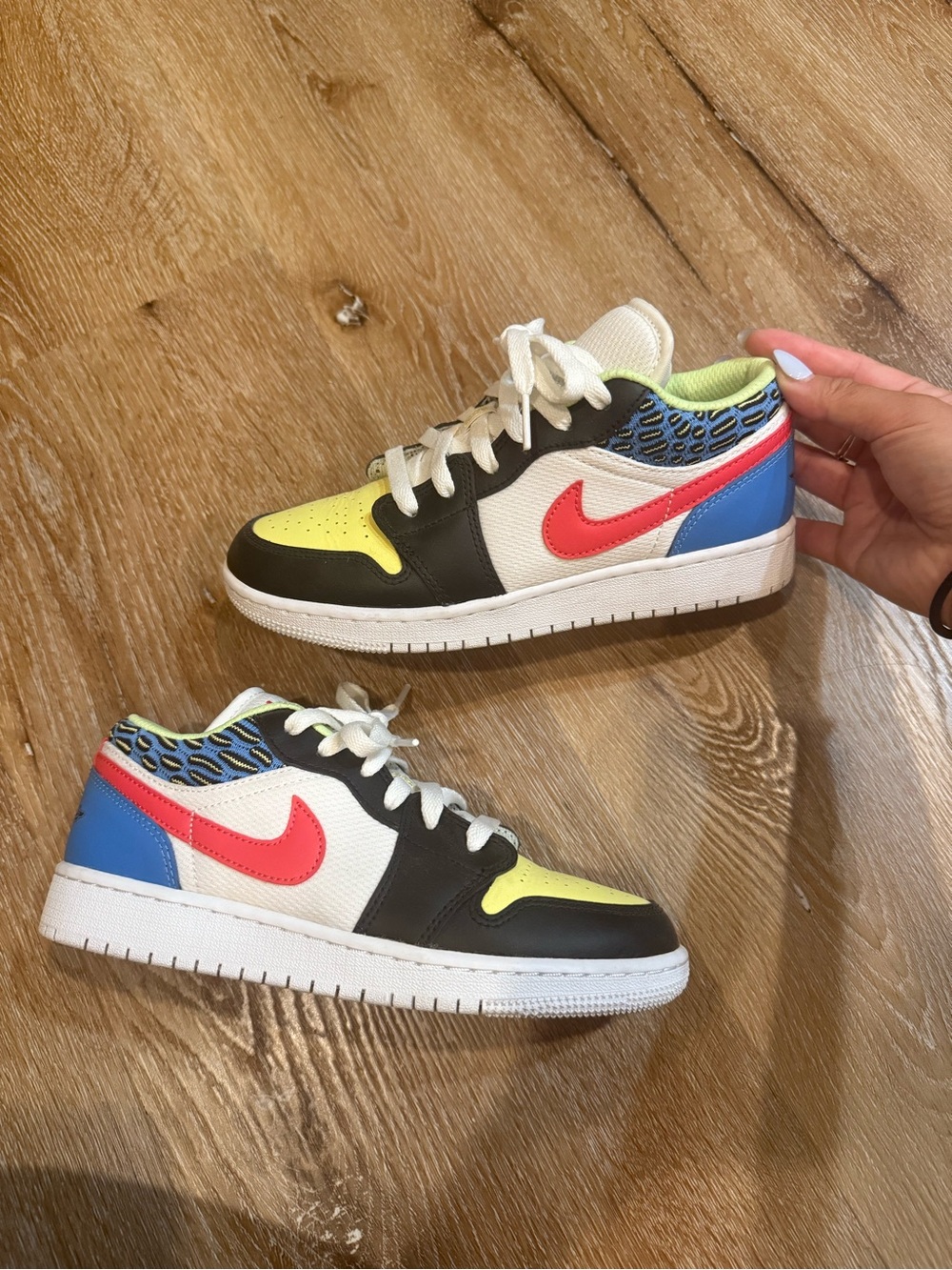 Nike Kids Low-Top Sneakers in Black, White, Yellow, Blue & Pink